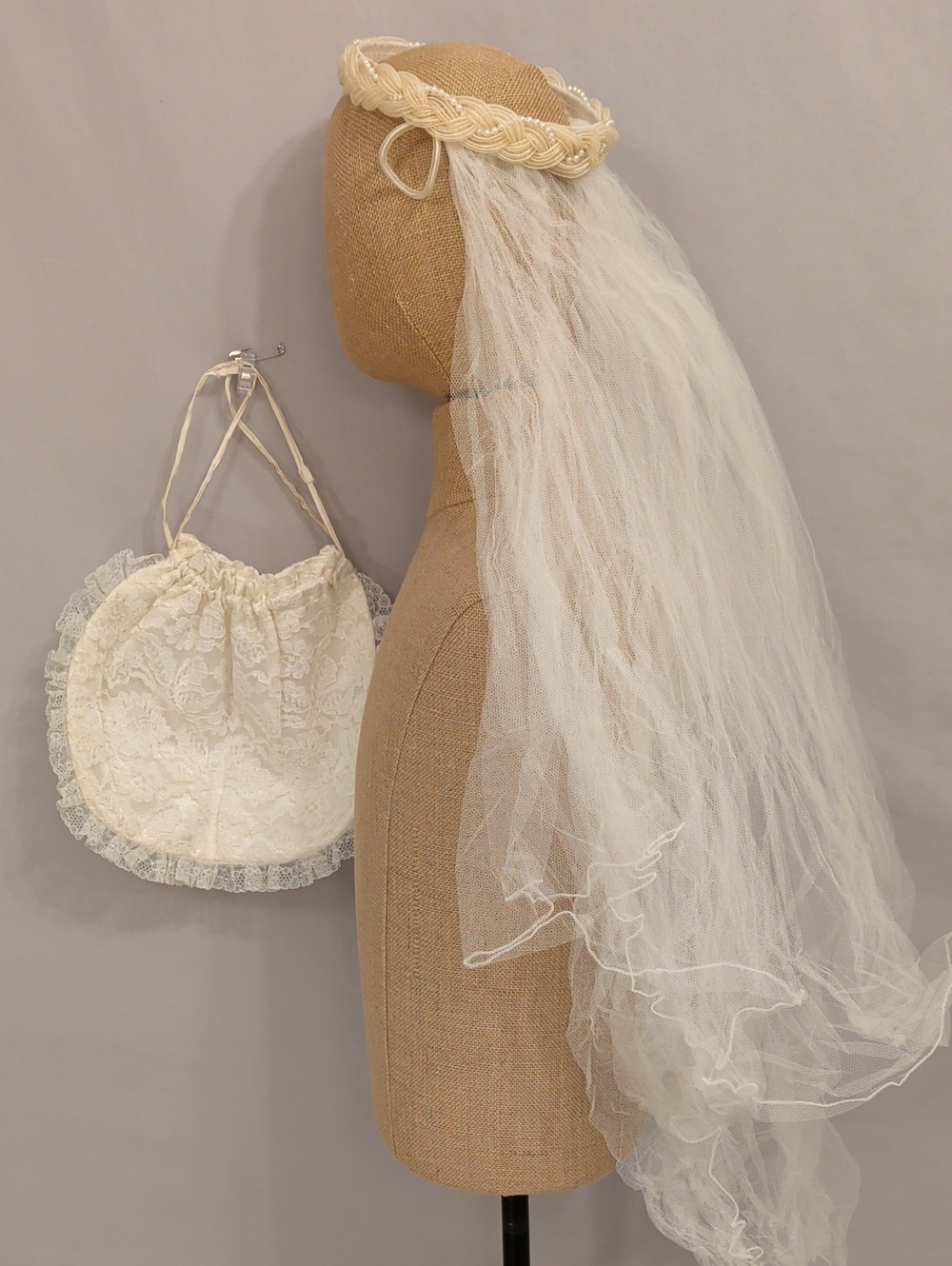 Vintage Bridal Veil And Lace Pouch Purse Wedding Accessories 70s - 80s - Picture 1 of 9